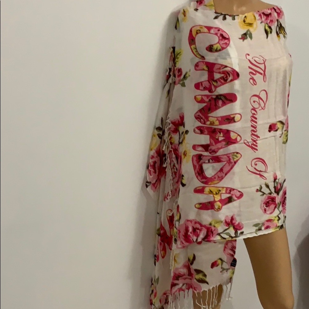 Robin Ruth Woman’s Floral Scarf.